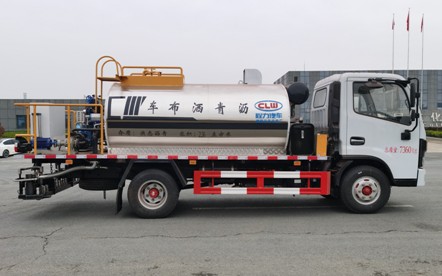 4.2立方智能型瀝青灑布車(chē) 4.2立方智能型瀝青灑布車(chē)