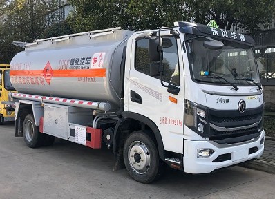 國(guó)六東風(fēng)華神(T3)8噸油罐車(chē) 國(guó)六東風(fēng)華神(T3)8噸油罐車(chē)