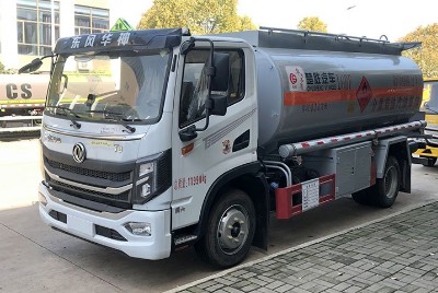 國(guó)六東風(fēng)華神(T3)8噸油罐車(chē) 國(guó)六東風(fēng)華神(T3)8噸油罐車(chē)